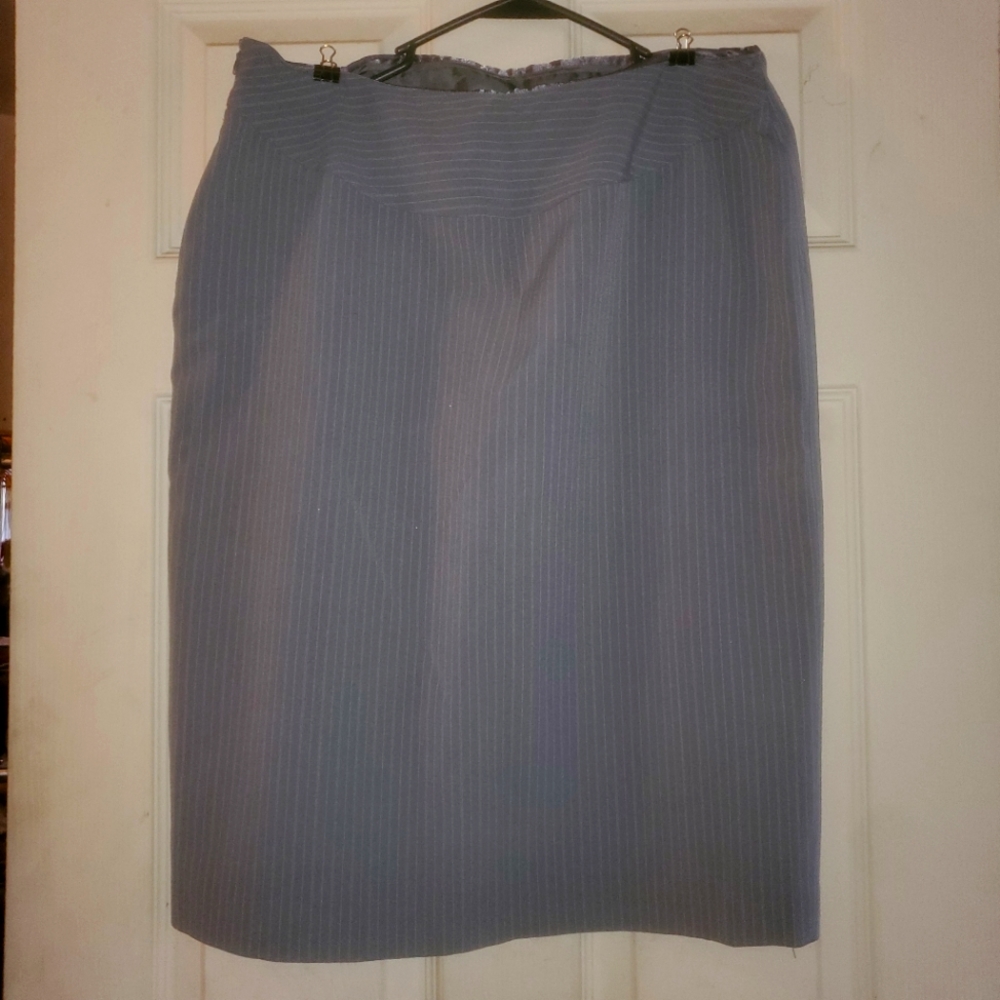 Grey skirt w. Side split and zipper